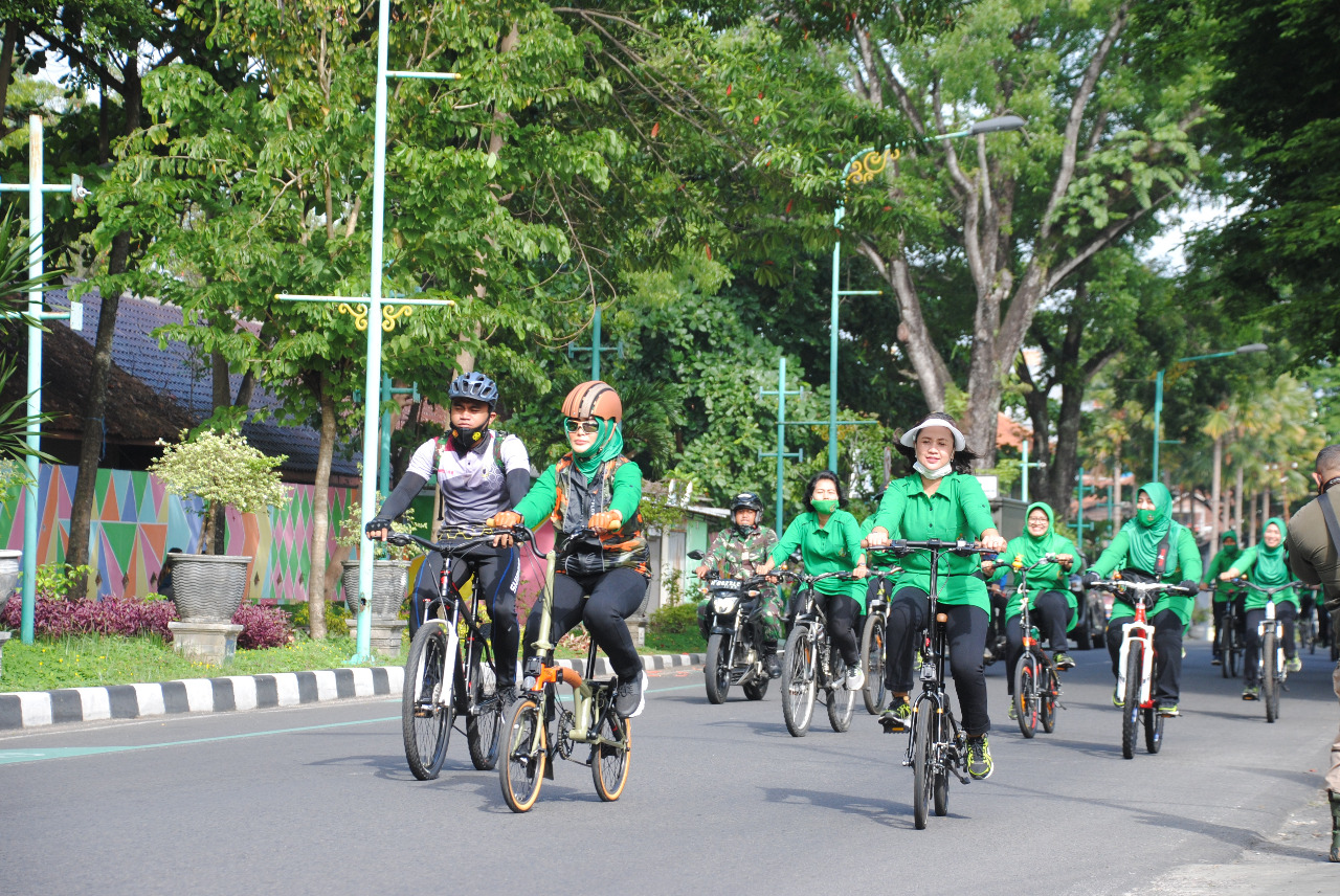 Jaga Kesehatan, Persit Korem 073/Makutarama Laksanakan Gowes Bersama